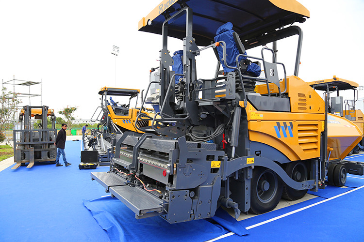 XCMG 6m pavers RP605L world’s first gas-electric hybrid road paver machine exhibited at Bauma price